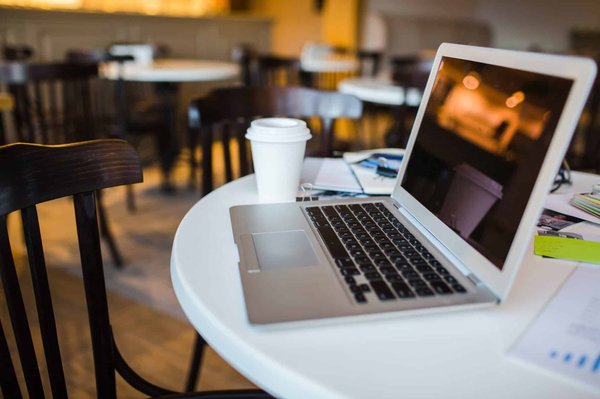 Les différents modèles de PC portable Lenovo des gammes V15, V17 Thinkbook et Thinkpad